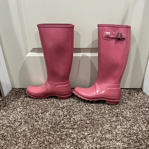 Hunter Women's Gloss Pink Rain Boots - Picture 3 of 9